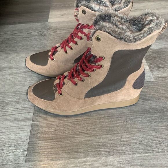 New AEROSOLES 8 Leather Tan and Brown Winter Boots with Red Laces - Picture 4 of 7